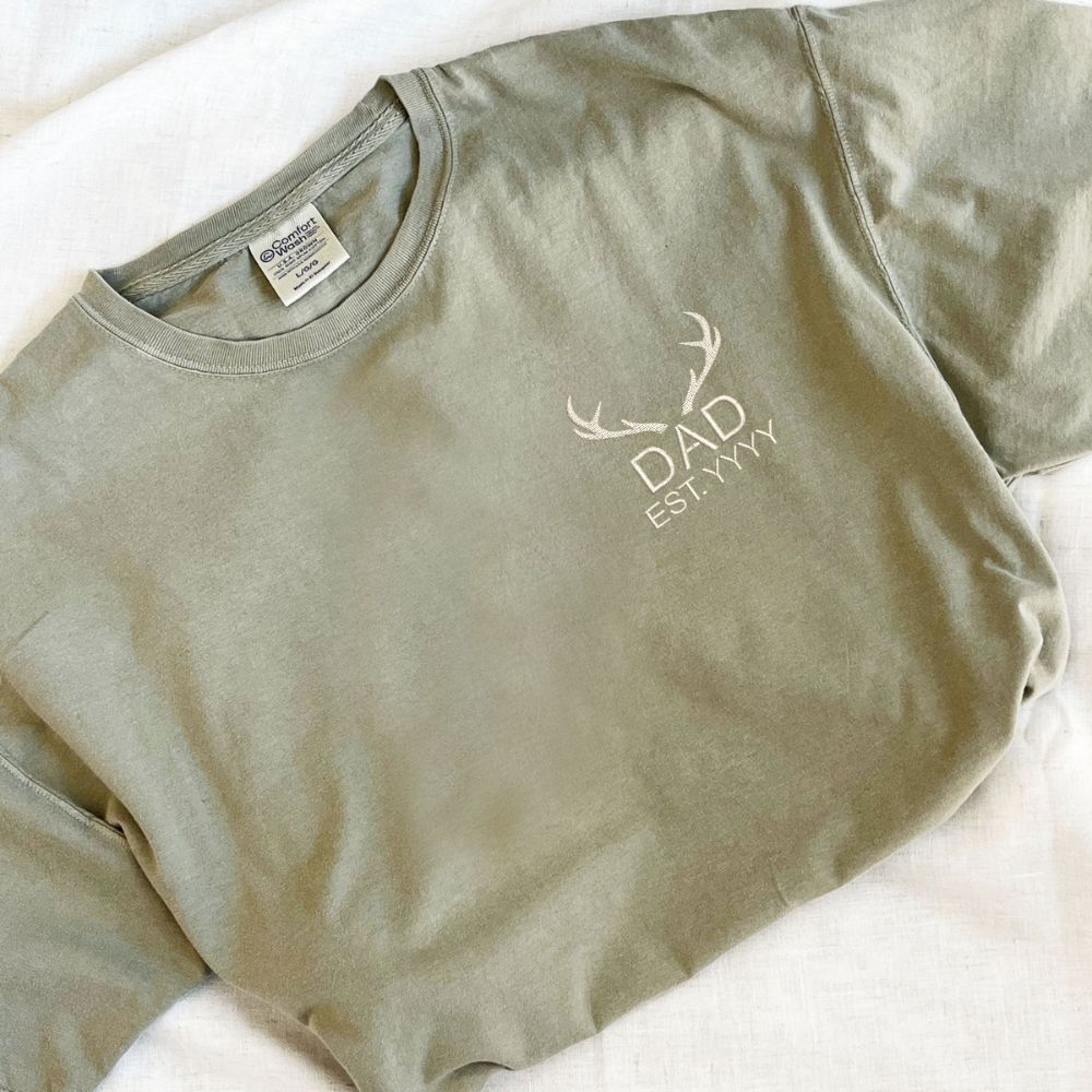 bay comfort colors t-shirt with custom antler dad date embroidered design on the left chest in natural thread