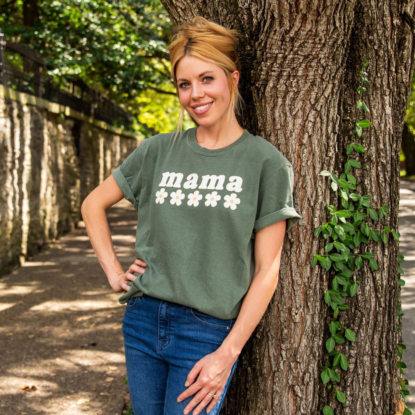 Retro Daisy Mama Comfort Colors T-Shirt