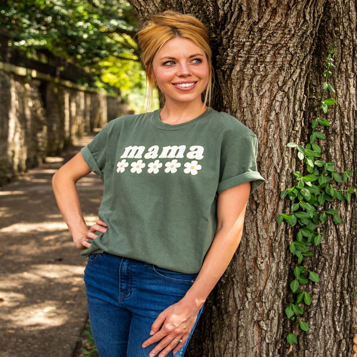 Retro Daisy Mama Comfort Colors T-Shirt